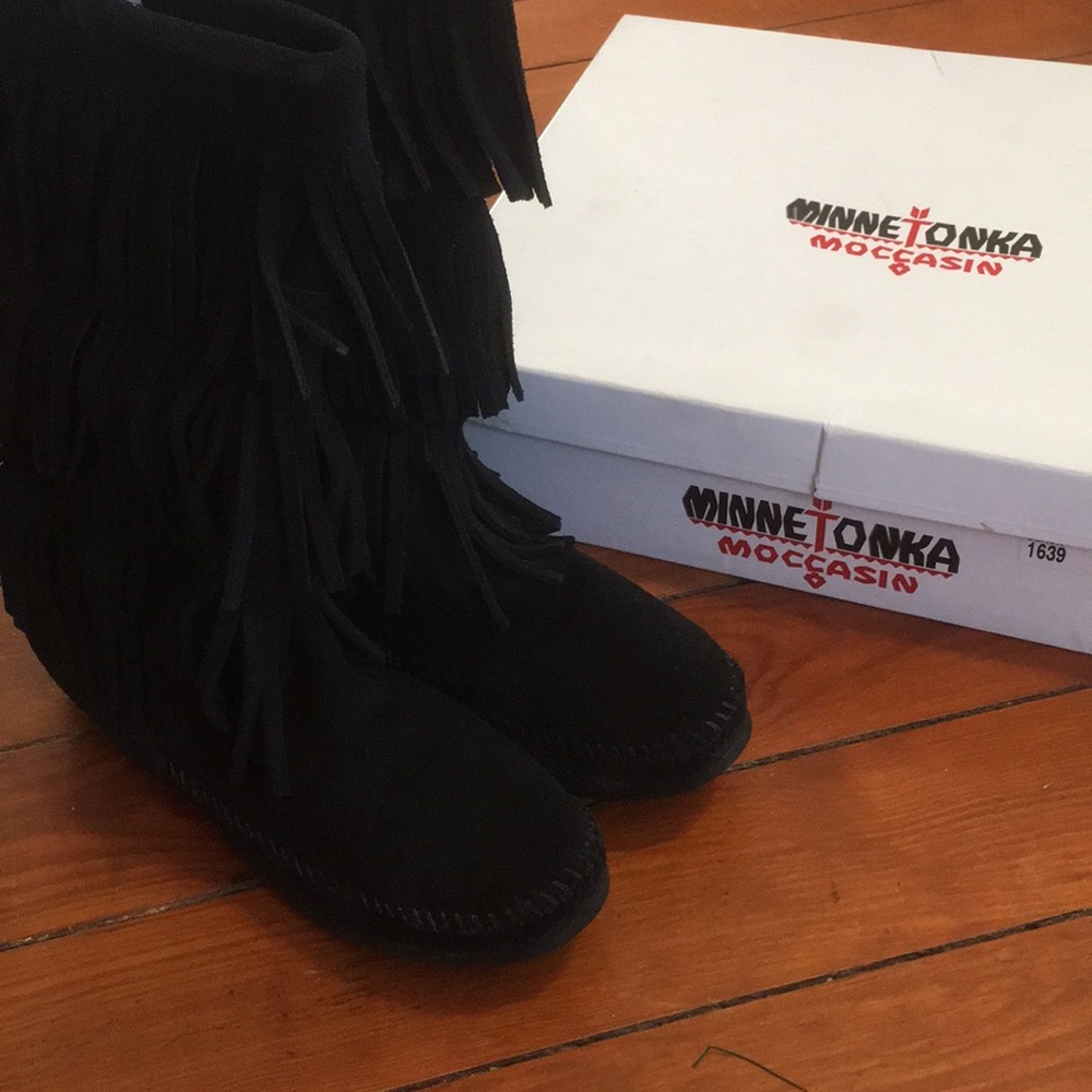 Minnetonka Tall Fringe Boot, size 9